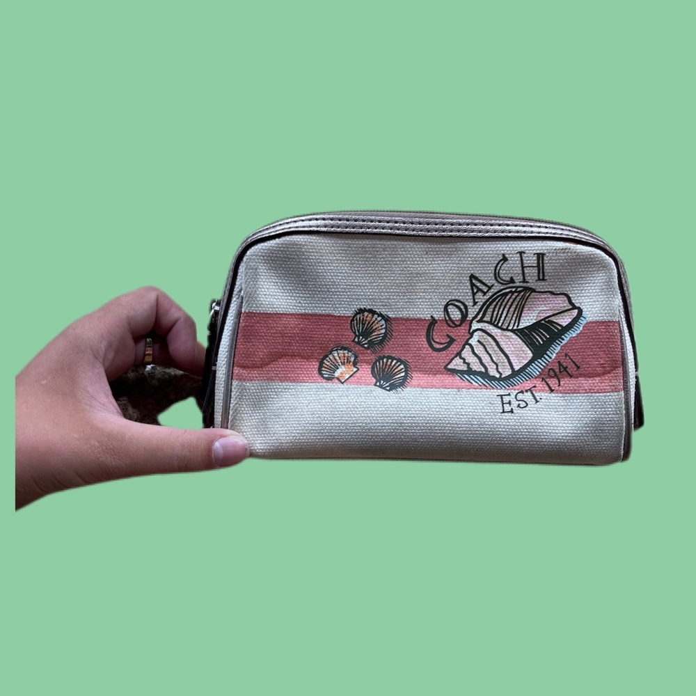 Coach makeup bag ❤️